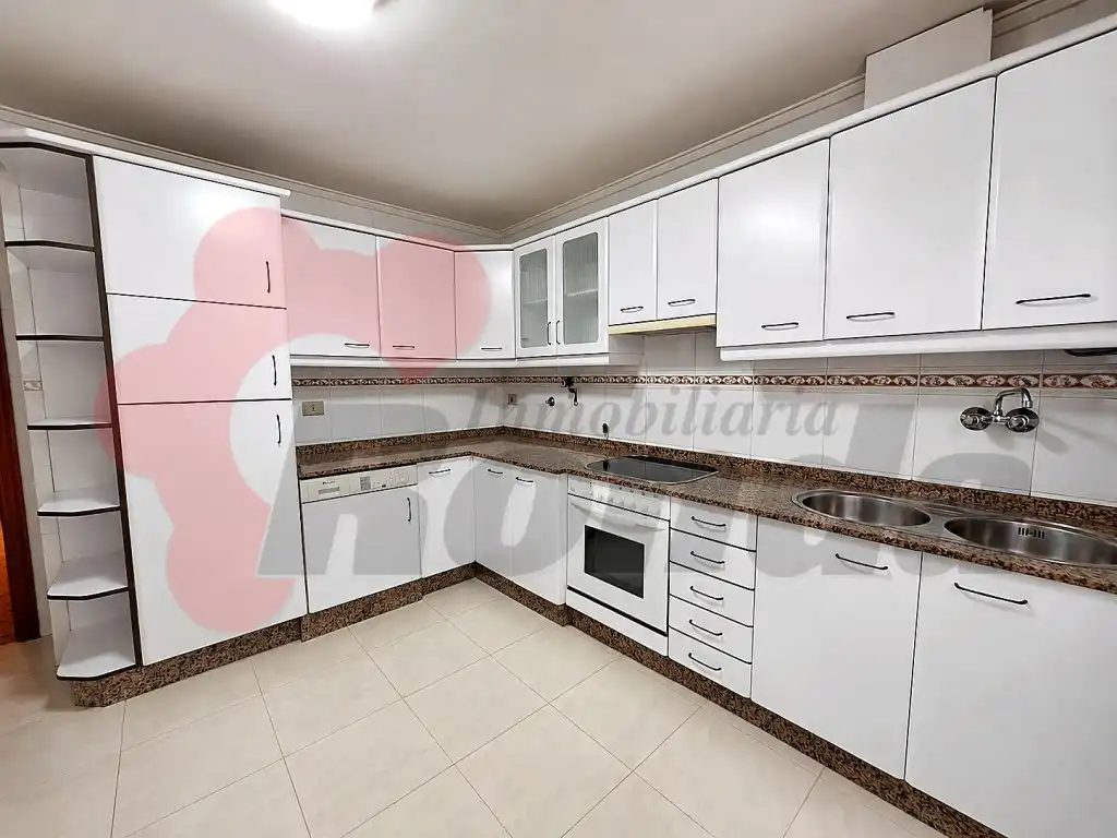 Küche von Wohnung zur Miete in Lugo mit Möbliert