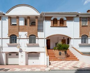 Vista exterior de Casa adosada de lloguer en Cájar amb Calefacció, Jardí privat i Terrassa