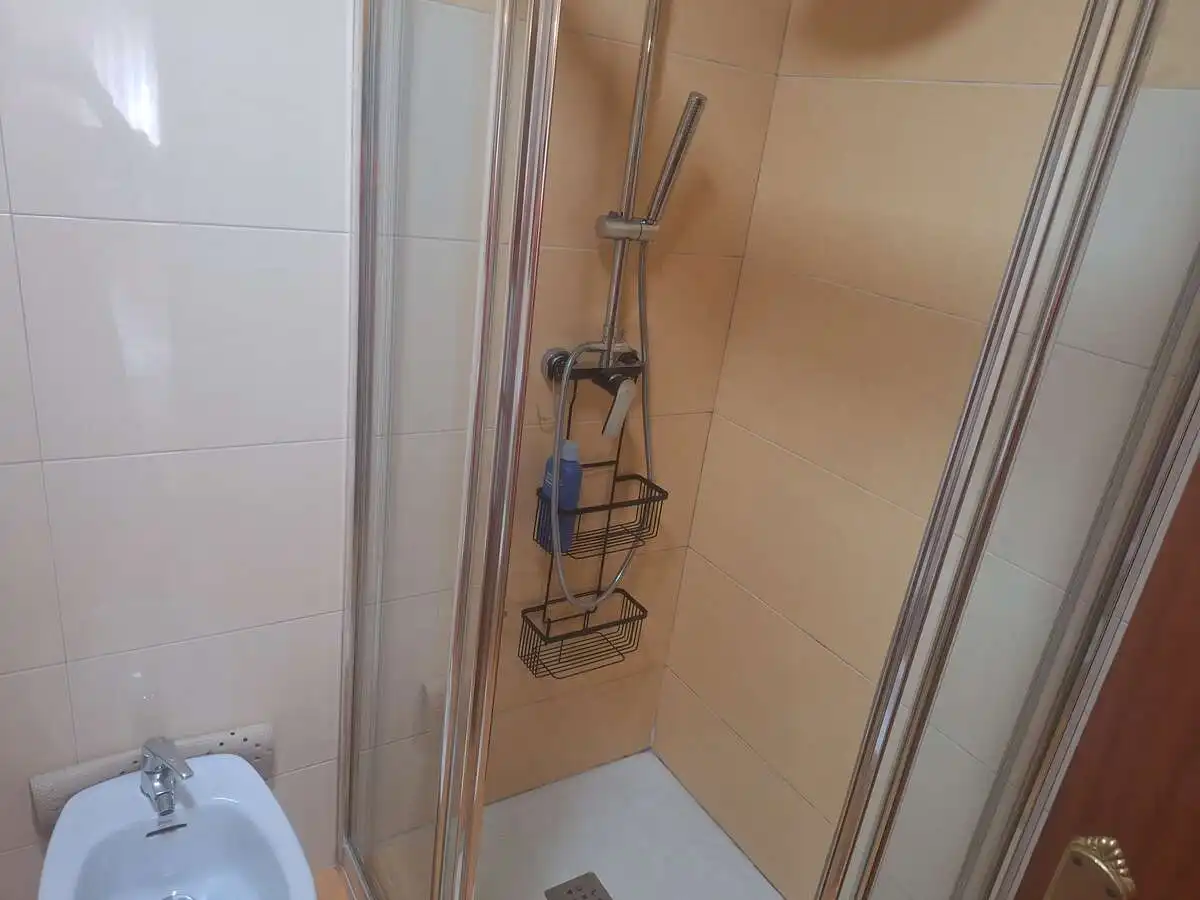 Baño de Piso en venta en León Capital  con Calefacción, Terraza y Trastero