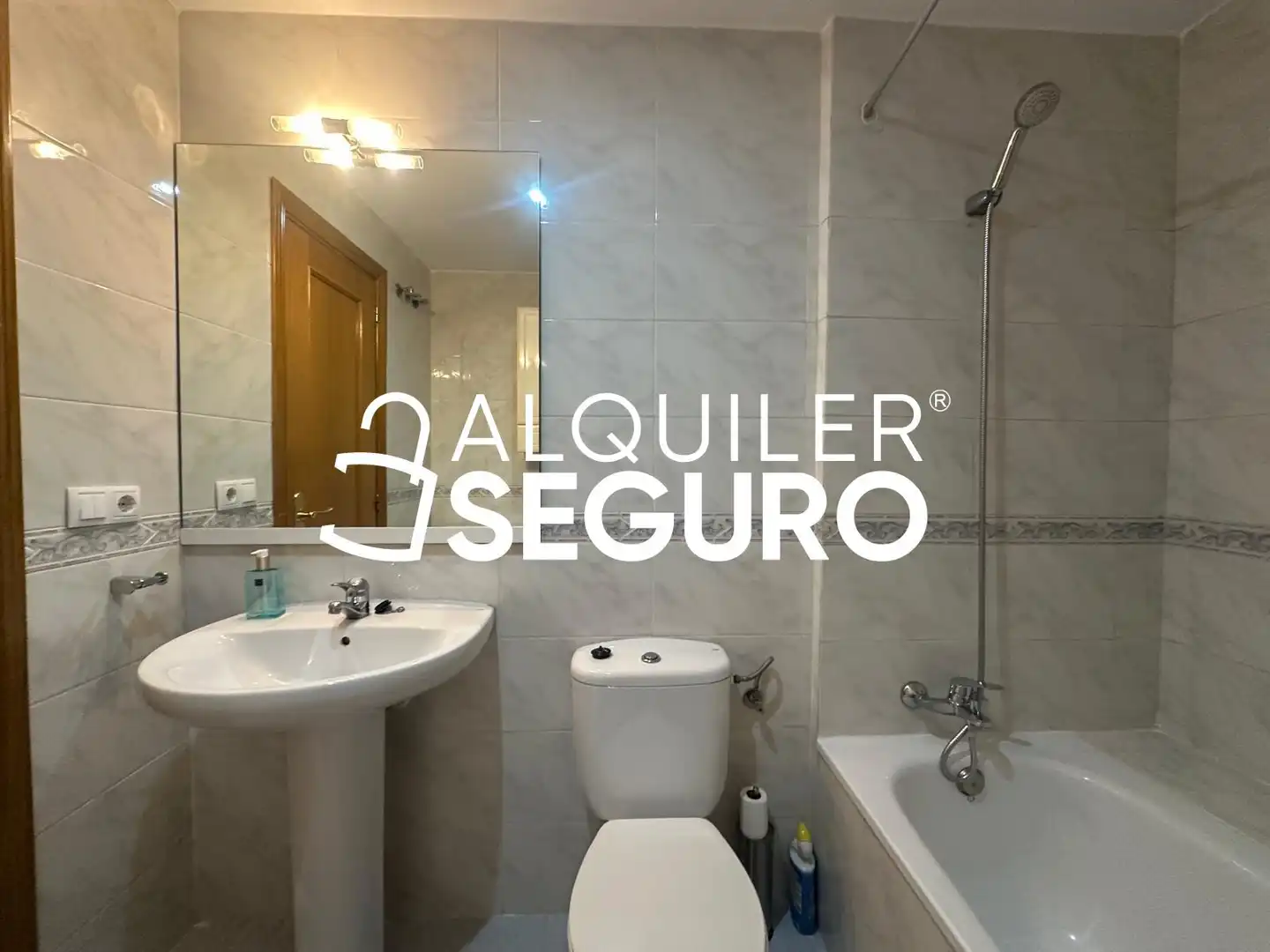 Baño de Piso de alquiler en Valencia con Aire acondicionado y Amueblado