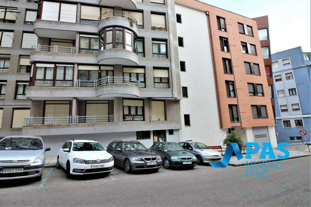 Vista exterior de Local en venda en Santander