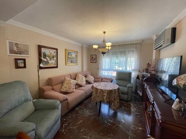 Living room of Single-family semi-detached for sale in  Granada Capital  with Air Conditioner, Heating and Private garden