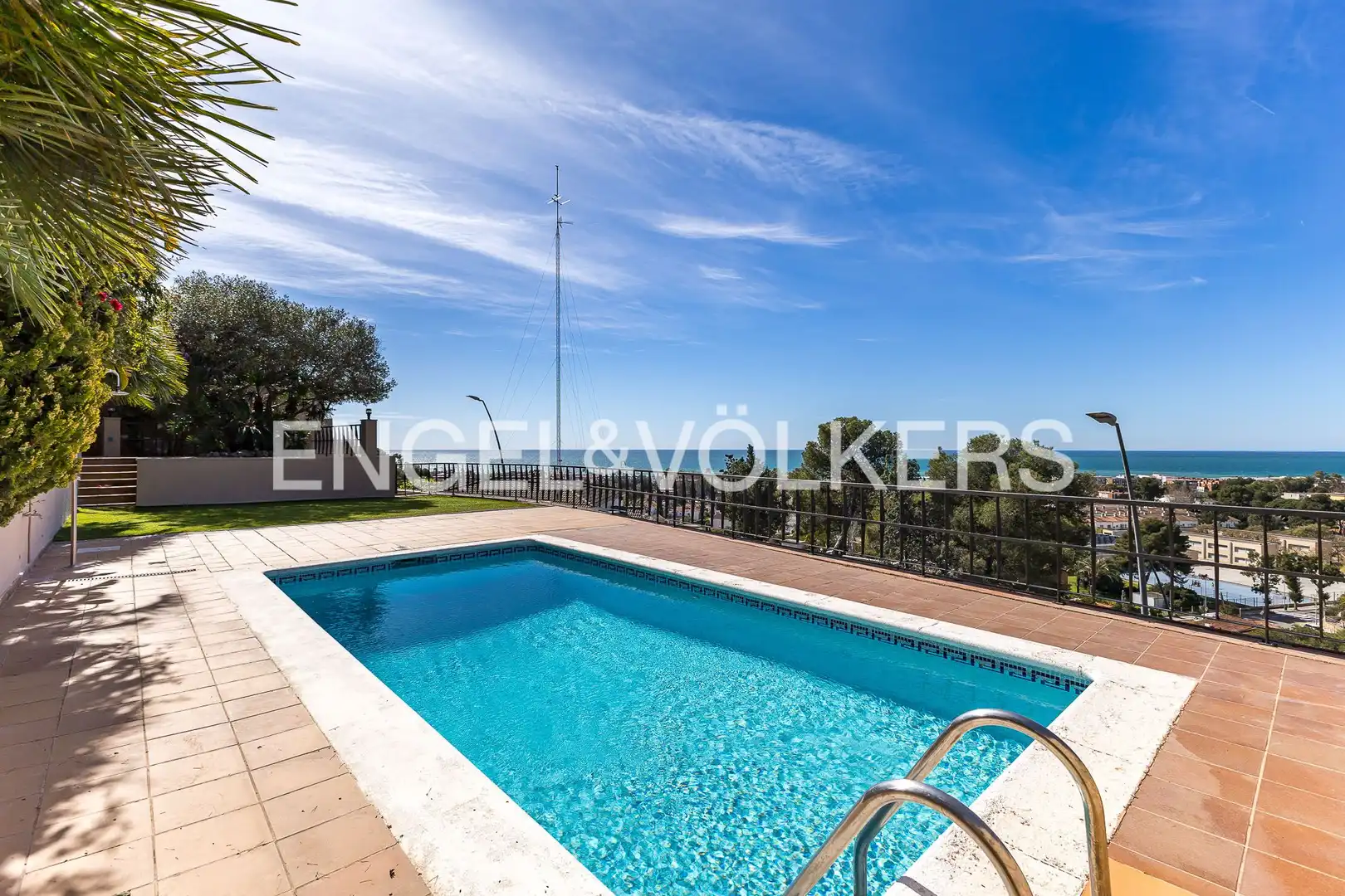 Swimming pool of Houses for sale in Castelldefels  with Air Conditioner, Heating and Private garden