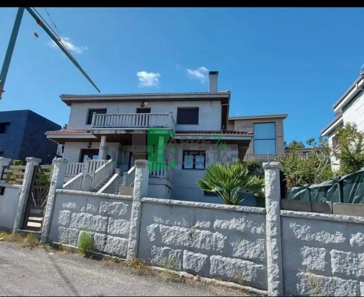 Xalet amb jardí en venda a Milladoiro, imagen 2