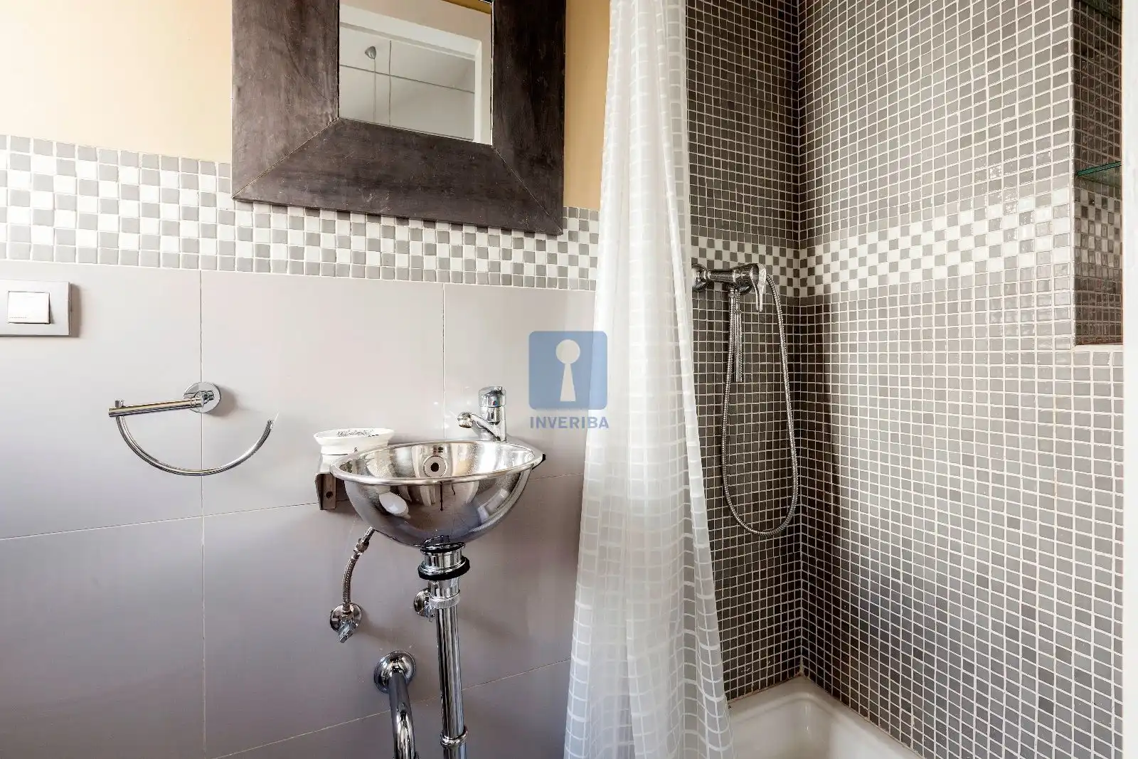 Bathroom of Attic for rent in Madrid  with Air Conditioner, Heating and Storage room