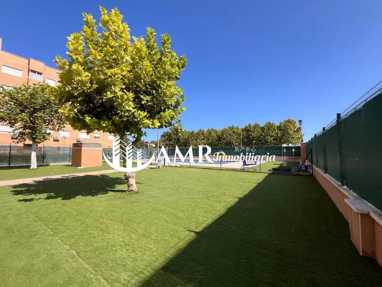 Vista exterior de Piso en venta en Parla con Aire acondicionado, Calefacción y Trastero