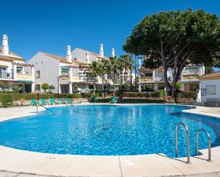 Vista exterior de Pis en venda en Marbella amb Aire condicionat, Terrassa i Traster