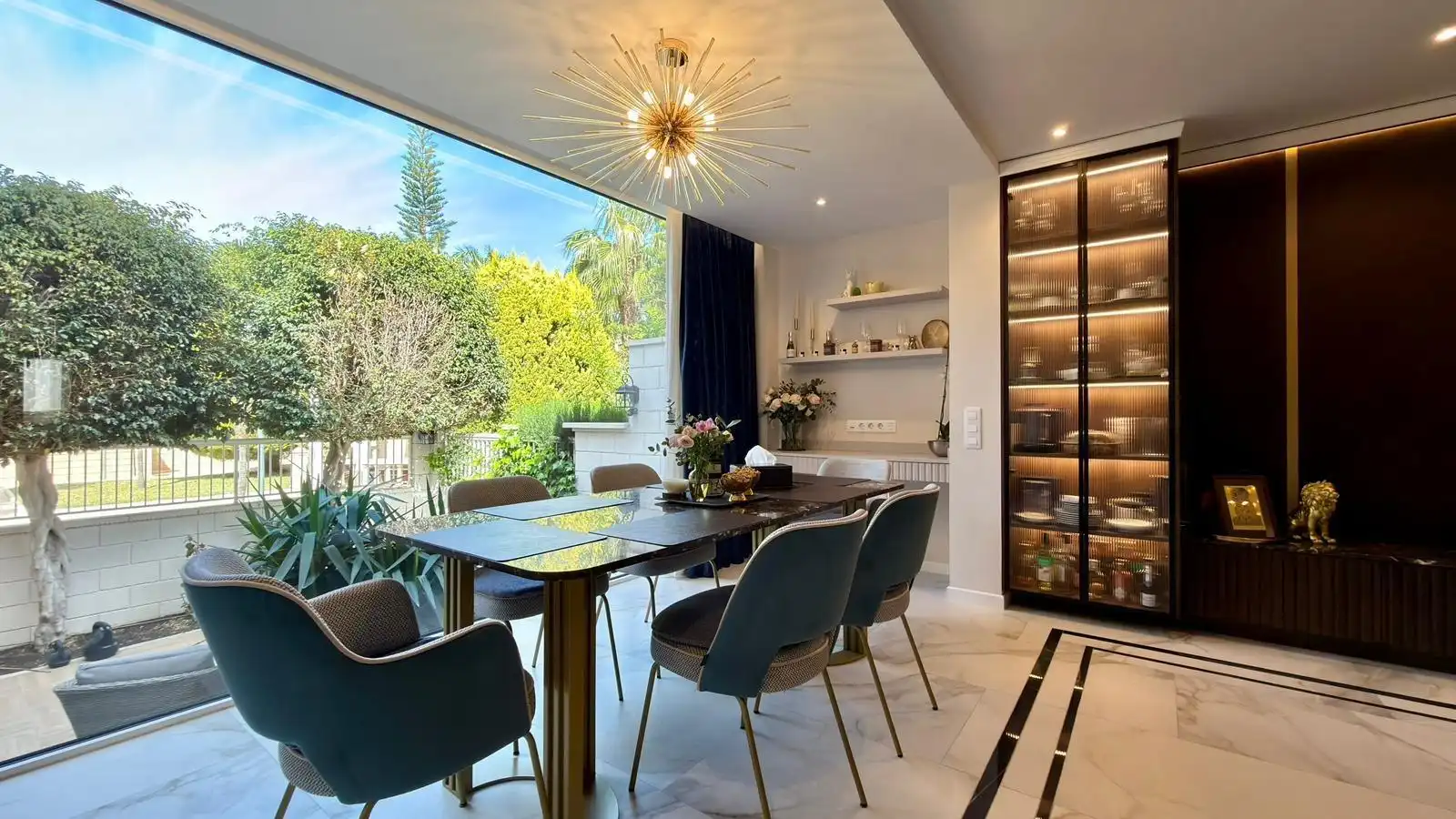 Comedor de Casa o chalet en venta en Alicante / Alacant con Aire acondicionado, Calefacción y Jardín privado