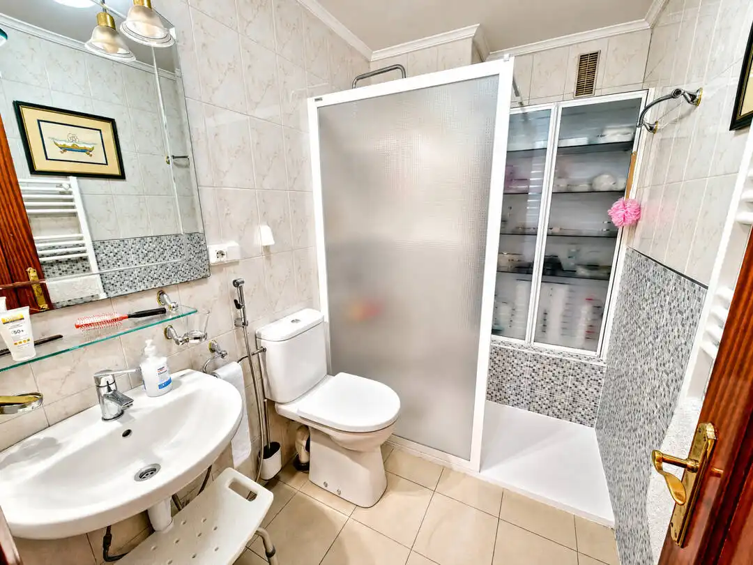 Badezimmer von Wohnung zum Verkauf in Santurtzi  mit Heizung, Abstellraum und Alarm