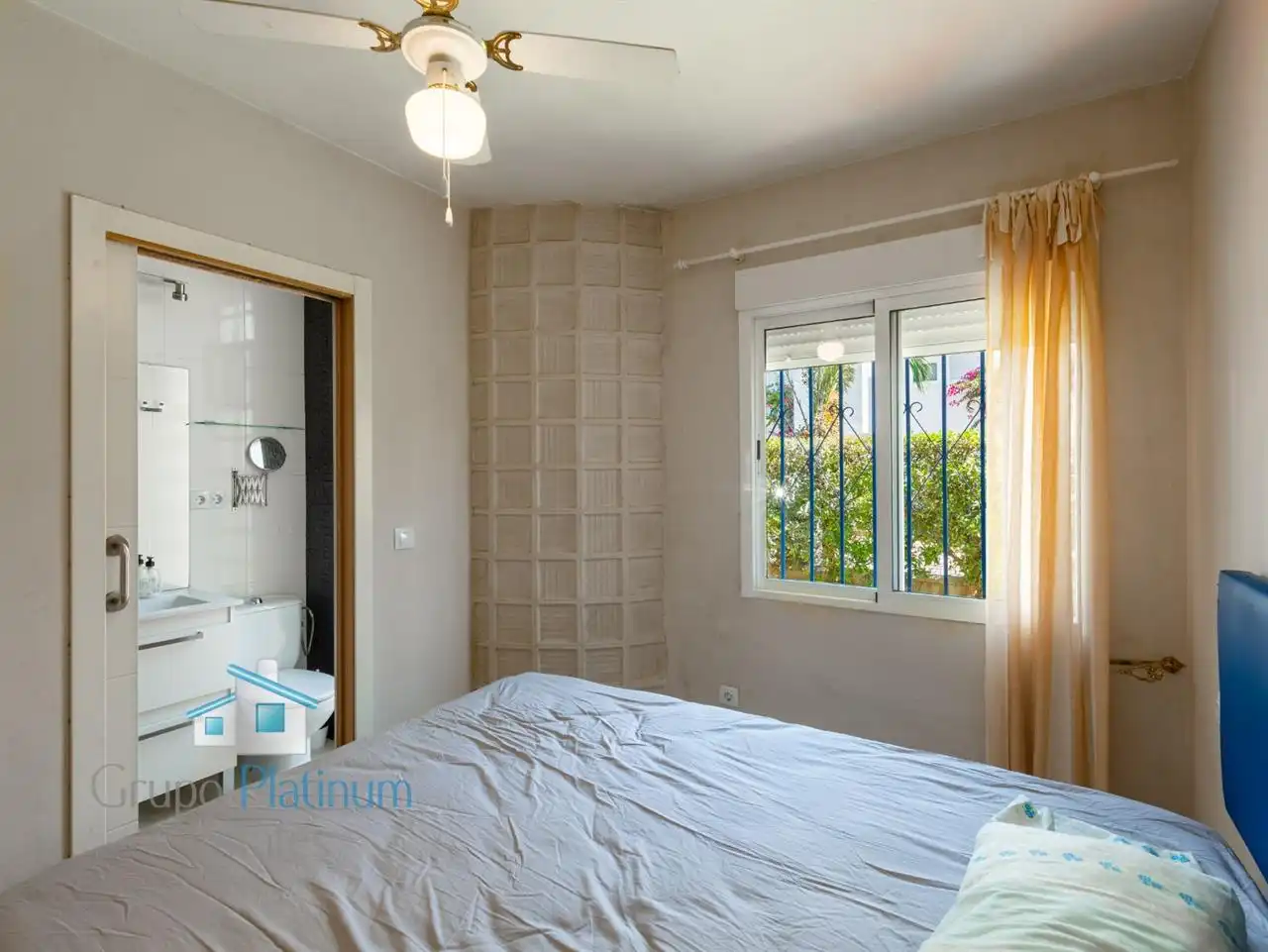 Dormitori de Apartament en venda en Vera amb Aire condicionat i Piscina