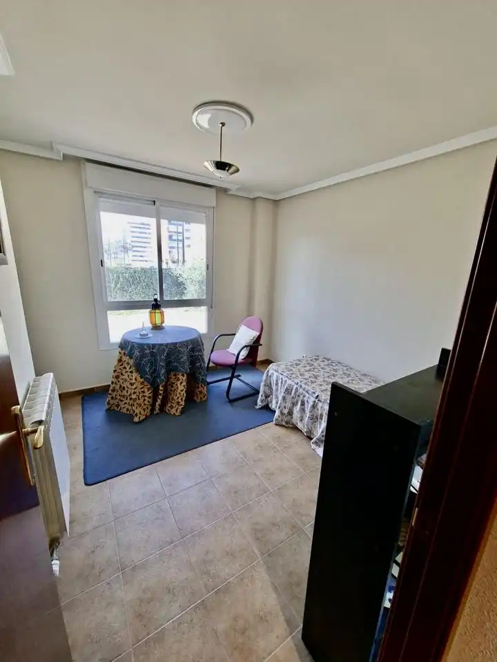 Habitación de Planta baja en venta en Zaragoza con Aire acondicionado, Calefacción y Terraza