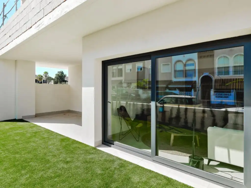 Bungalow con piscina en venta en Calle Nicolas Copernico, imagen 9