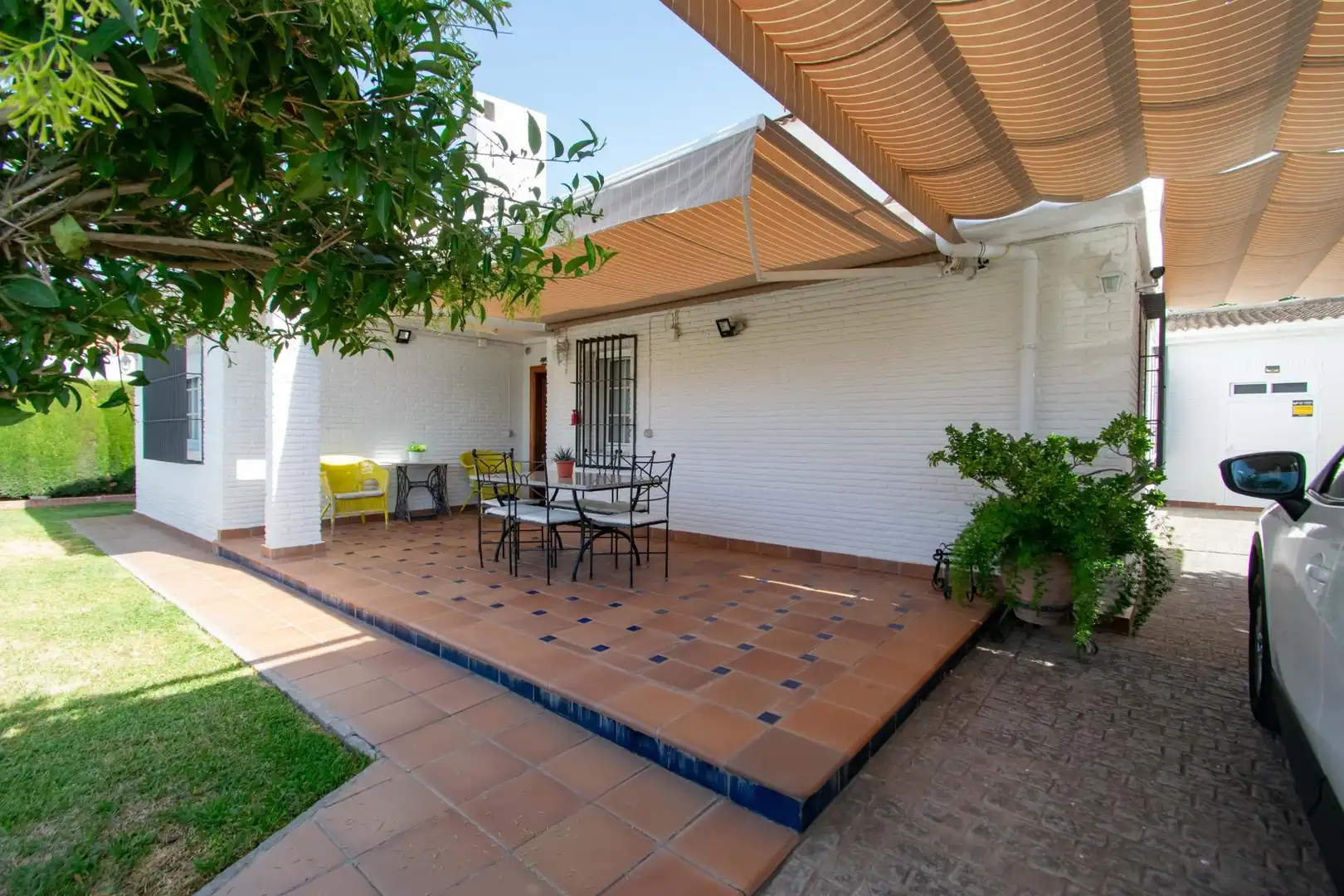 Terrassa de Casa o xalet en venda en Gines amb Aire condicionat, Calefacció i Jardí privat