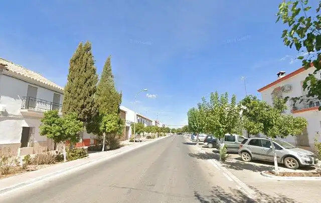 Außenansicht von Einfamilien-Reihenhaus zum Verkauf in Marinaleda