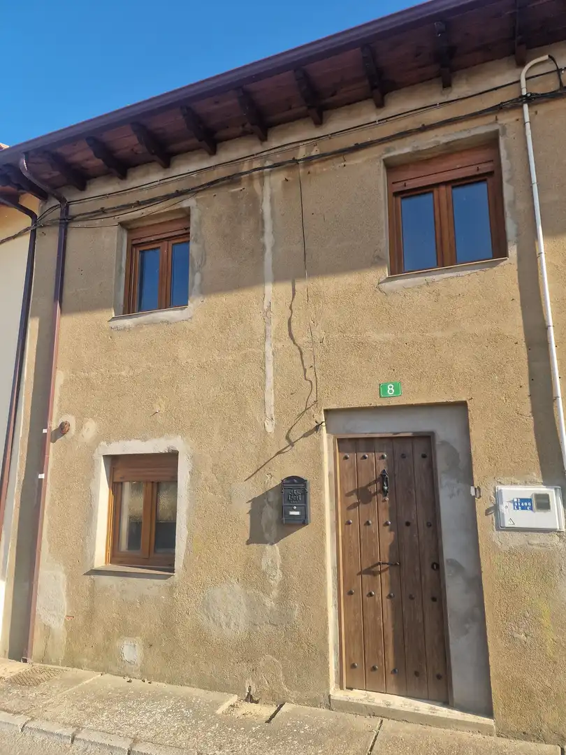 Vista exterior de Finca rústica en venda en Valverde de la Virgen amb Calefacció