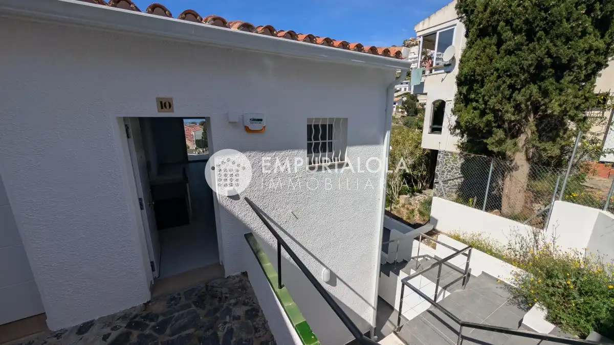 Exterior view of Houses for sale in Roses  with Air Conditioner and Private garden
