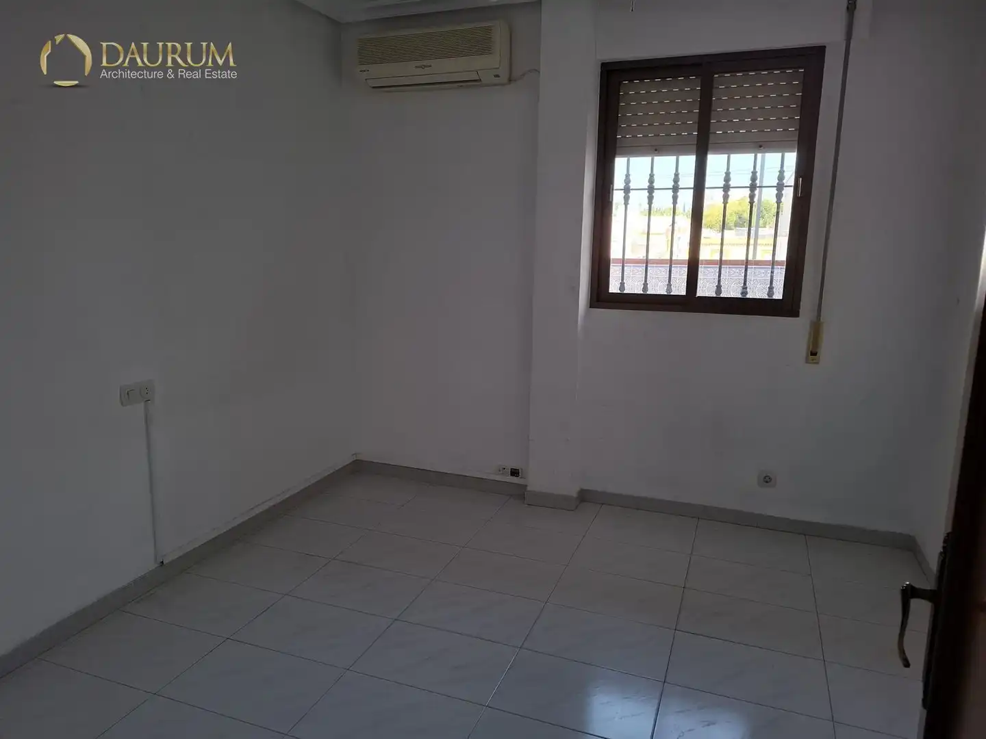 Dormitori de Casa o xalet en venda en Tomares amb Aire condicionat, Calefacció i Terrassa