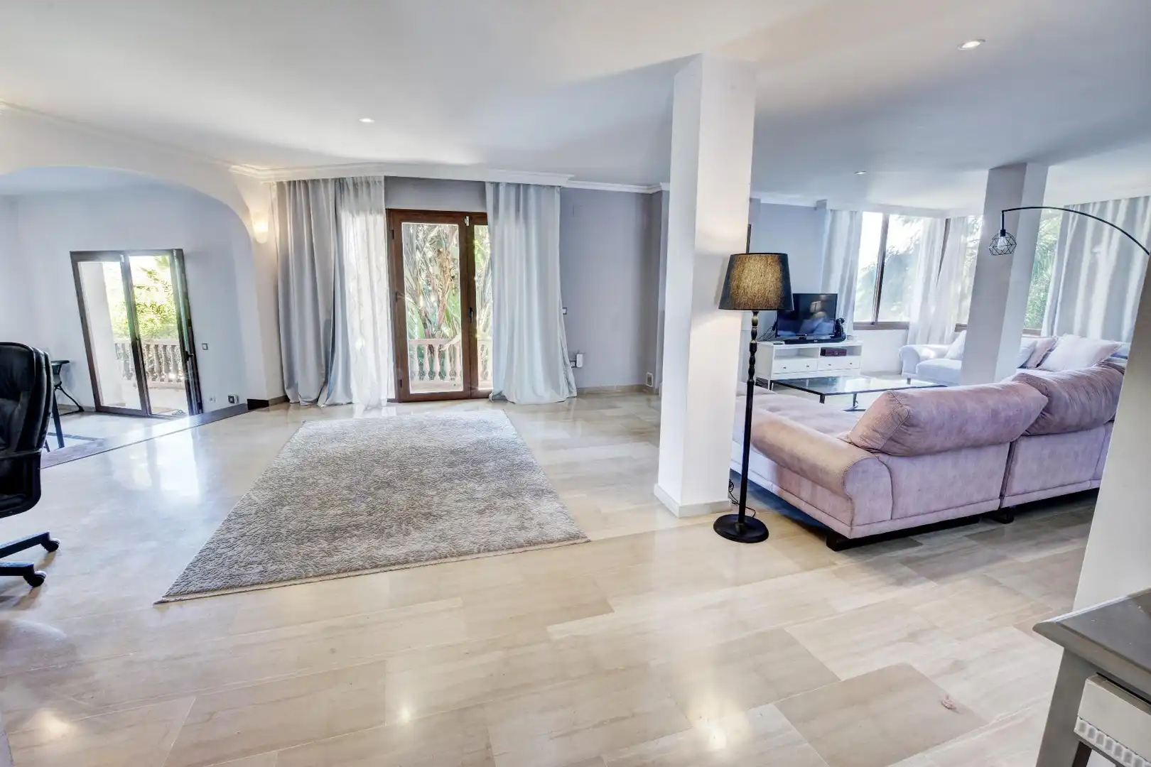 Sala d'estar de Casa o xalet en venda en Benalmádena amb Aire condicionat, Calefacció i Jardí privat