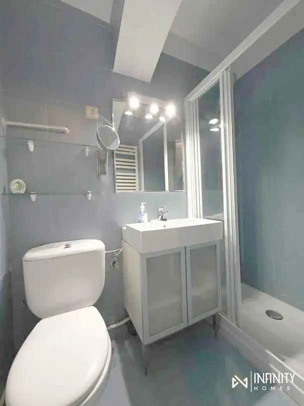 Bathroom of Flat for rent in Bilbao   with Heating and Balcony