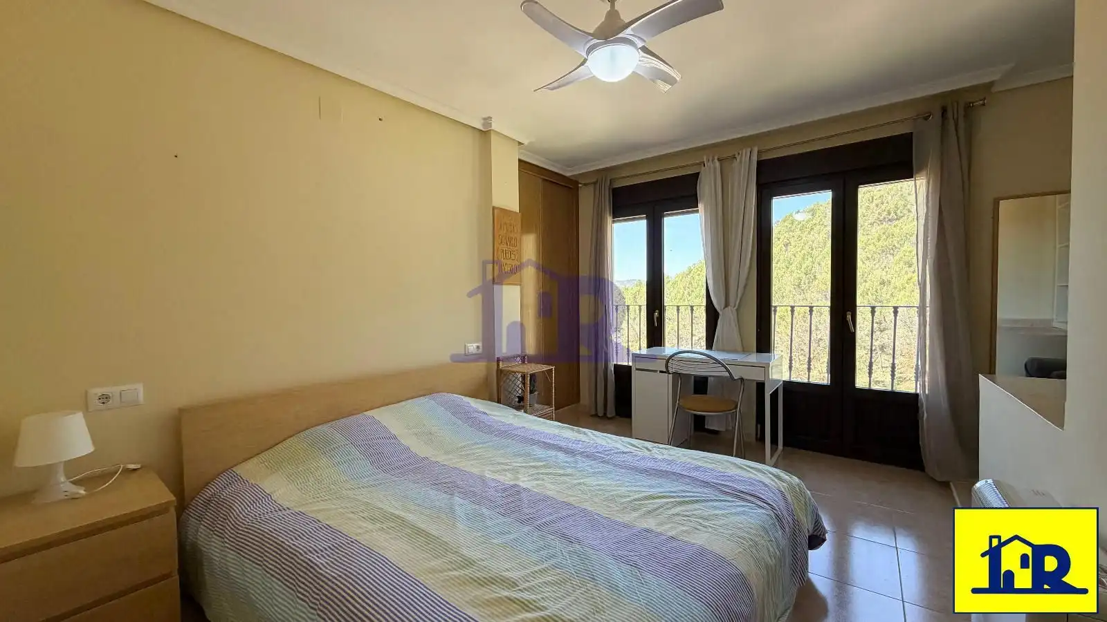 Habitación de Dúplex en venta en Cuenca con Calefacción, Trastero y Amueblado
