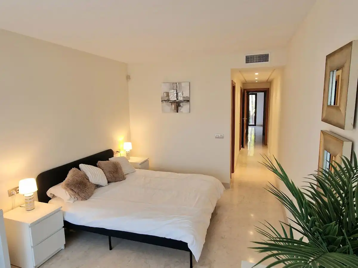 Bedroom of Flat for rent in Benahavís  with Air Conditioner, Private garden and Terrace