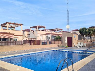 Casa amb balcó en venda a San Fulgencio