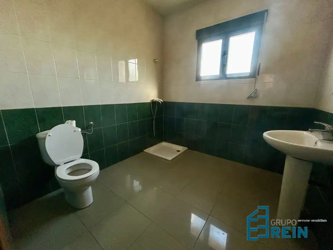 Bathroom of Commercial properties for rent in Recas