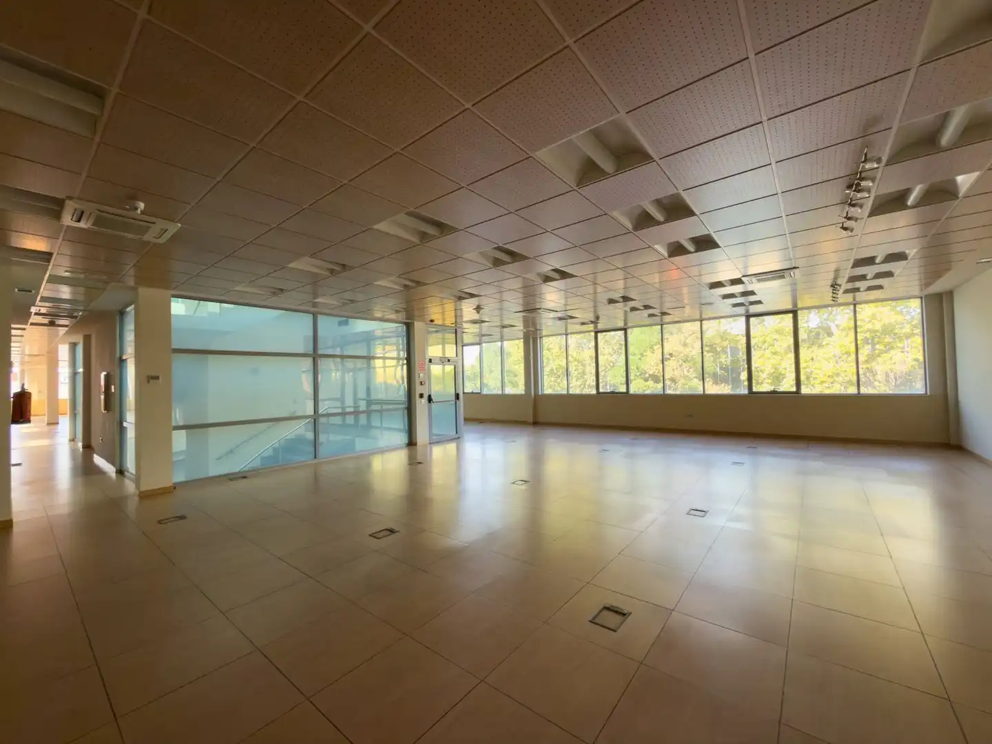 Gemischtgenutztes Gebäude zum Verkauf in Montserrat - Parque Empresarial, imagen 19