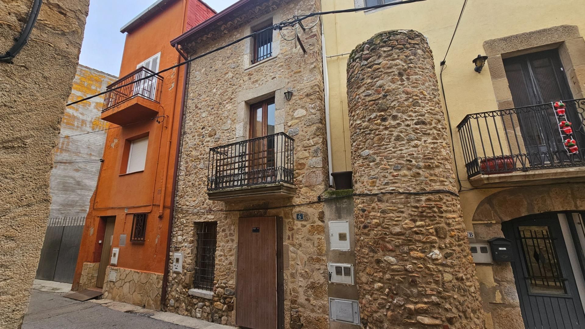 Vista exterior de Casa adosada en venta en Cabanes (Girona) con Balcón