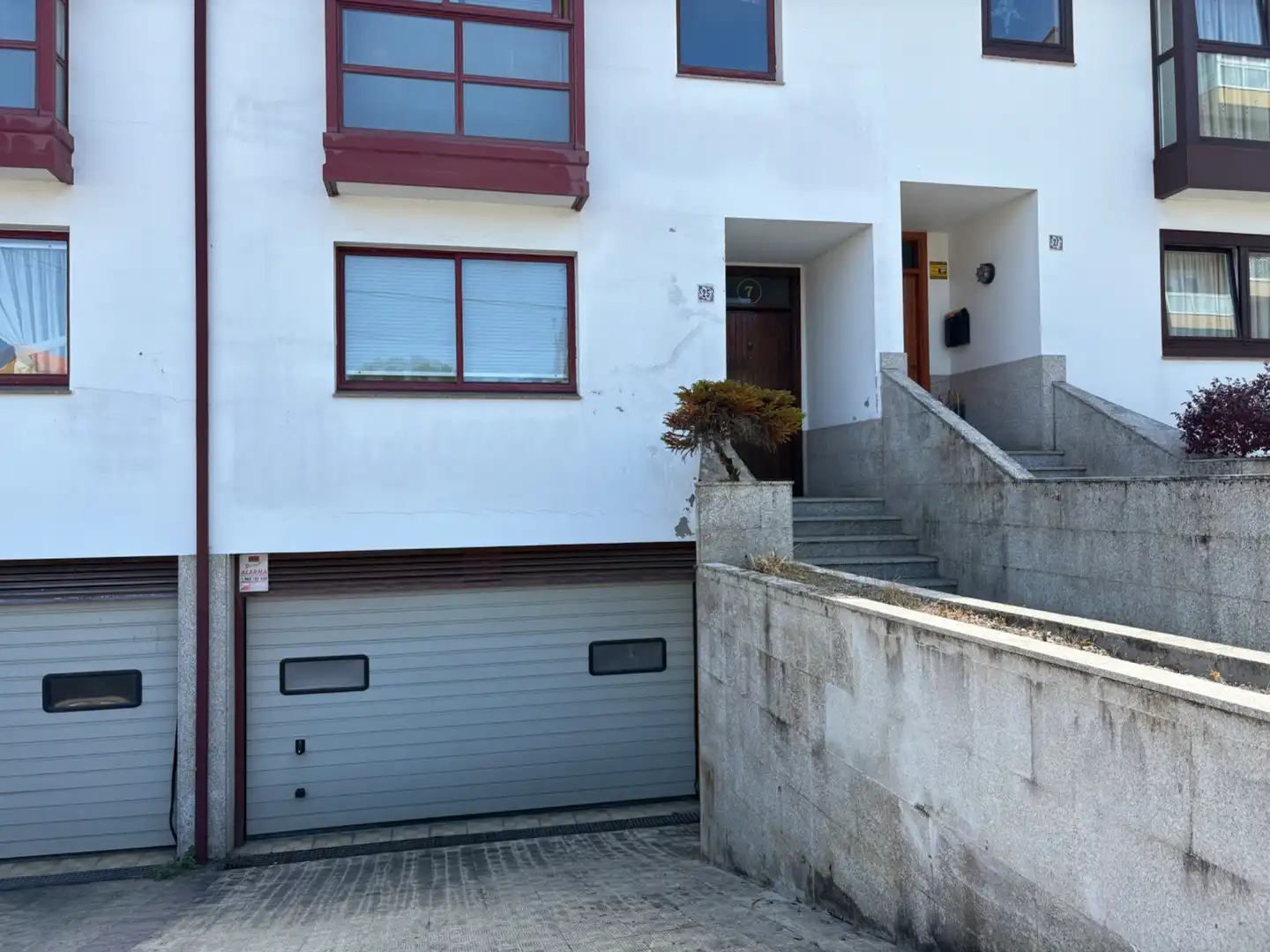 Vista exterior de Casa adosada en venta en Culleredo con Calefacción, Jardín privado y Parquet