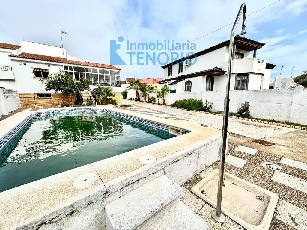 Piscina de Casa o xalet en venda en La Antilla amb Terrassa i Traster