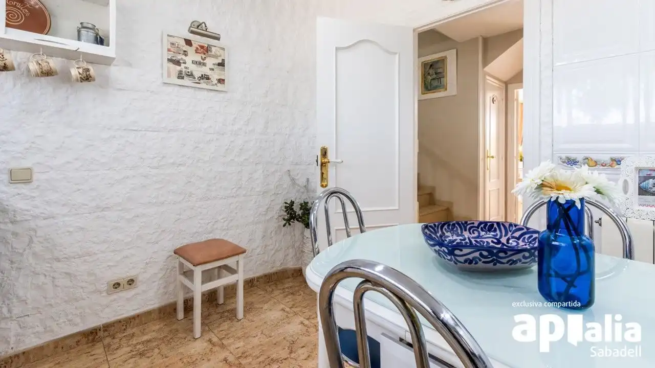 Menjador de Casa o xalet en venda en Terrassa amb Aire condicionat, Calefacció i Jardí privat