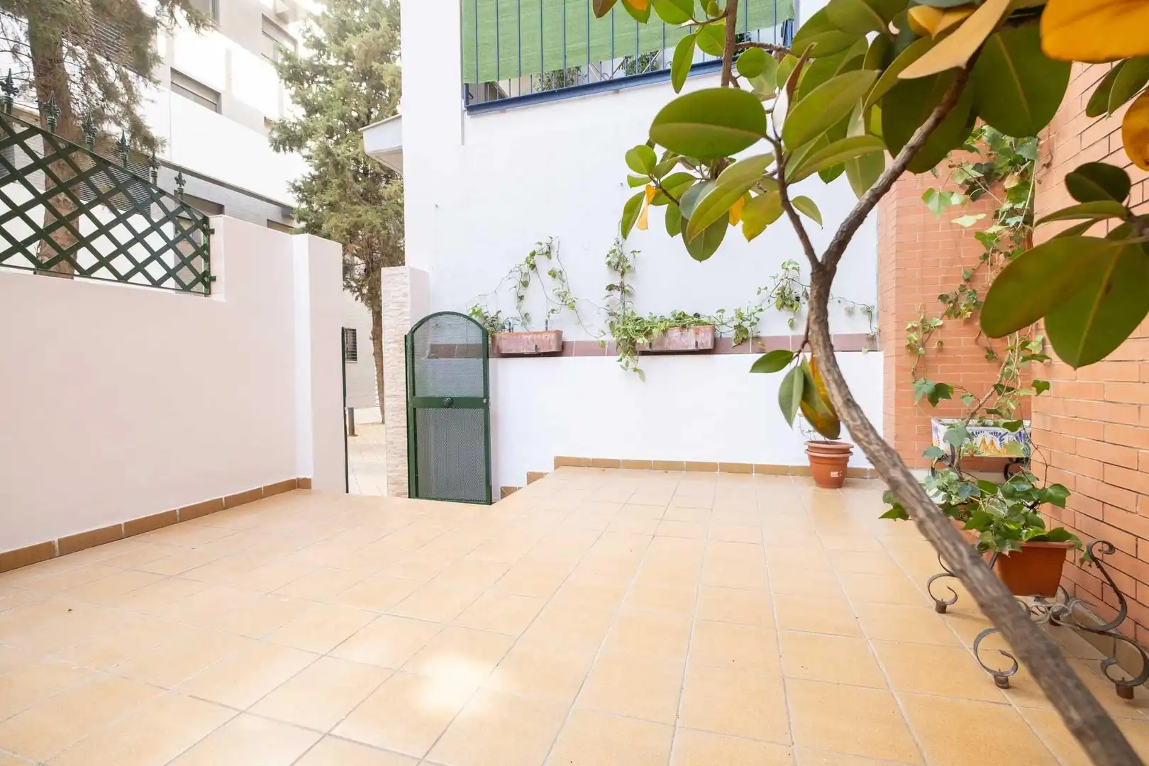 Jardín de Dúplex en venta en Sevilla con Aire acondicionado y Piscina comunitaria