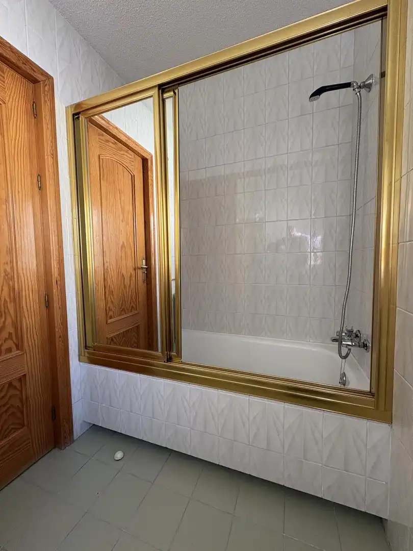 Bany de Casa o xalet de lloguer en Collado Villalba amb Calefacció, Jardí privat i Parquet