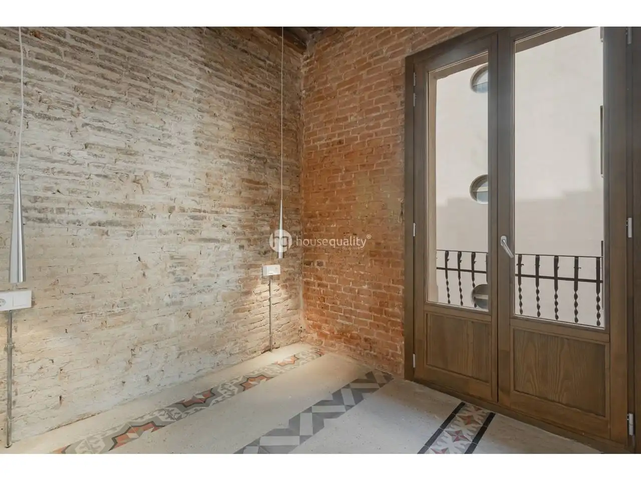 Flat for sale in Barcelona  with Air Conditioner and Balcony