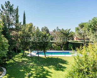 Jardí de Casa o xalet de lloguer en Pozuelo de Alarcón amb Aire condicionat, Terrassa i Piscina