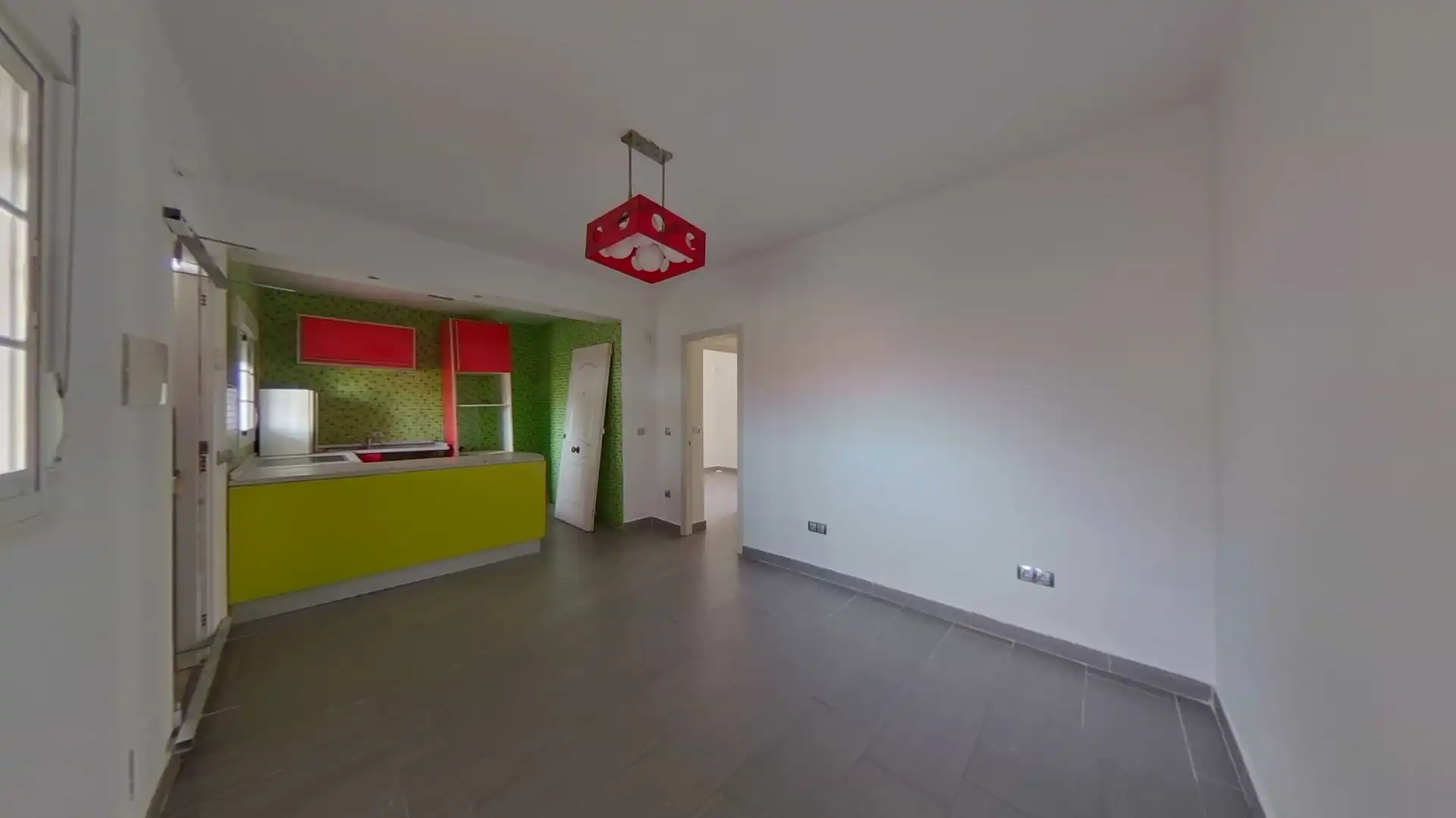 Cuina de Pis en venda en La Línea de la Concepción amb Terrassa