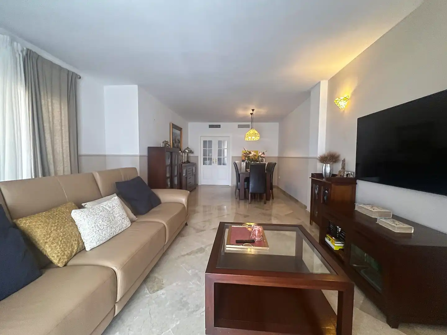 Sala d'estar de Apartament en venda en Mijas amb Aire condicionat, Terrassa i Traster