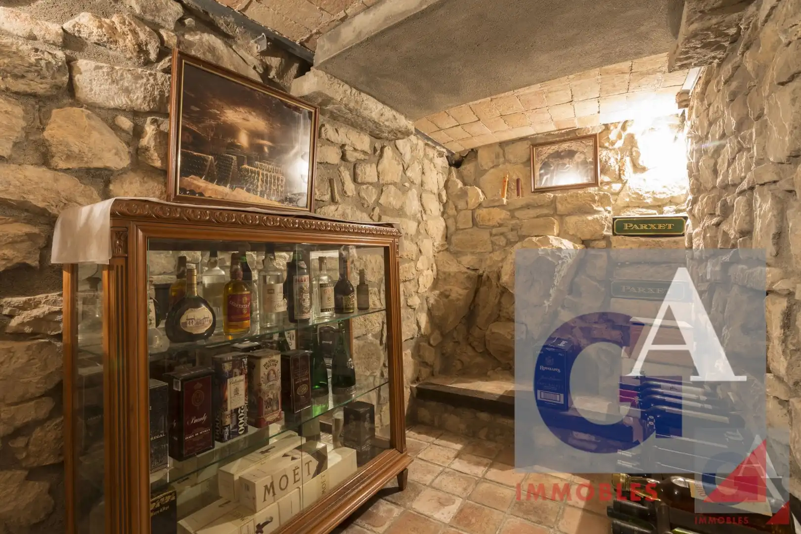 Country homes for sale in Montagut i Oix
