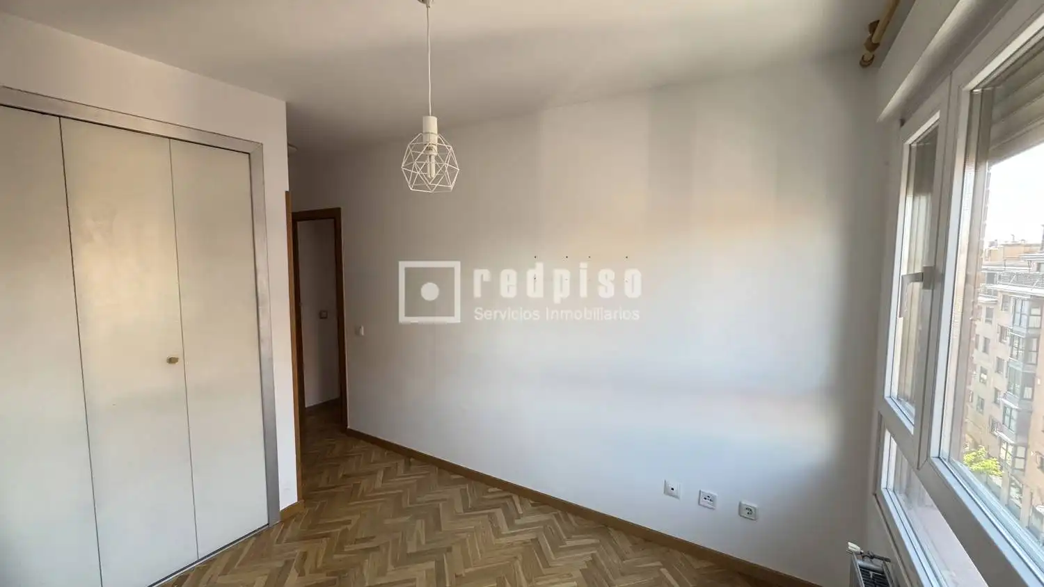Dormitori de Pis en venda en Madrid amb Calefacció, Jardí privat i Parquet