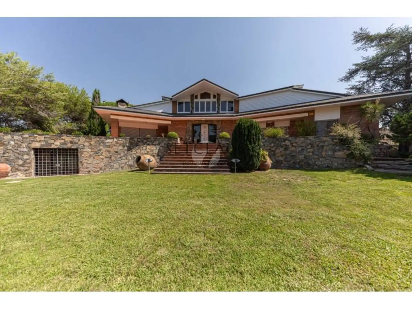 Vista exterior de Casa o xalet en venda en Montornès del Vallès amb Aire condicionat, Calefacció i Jardí privat