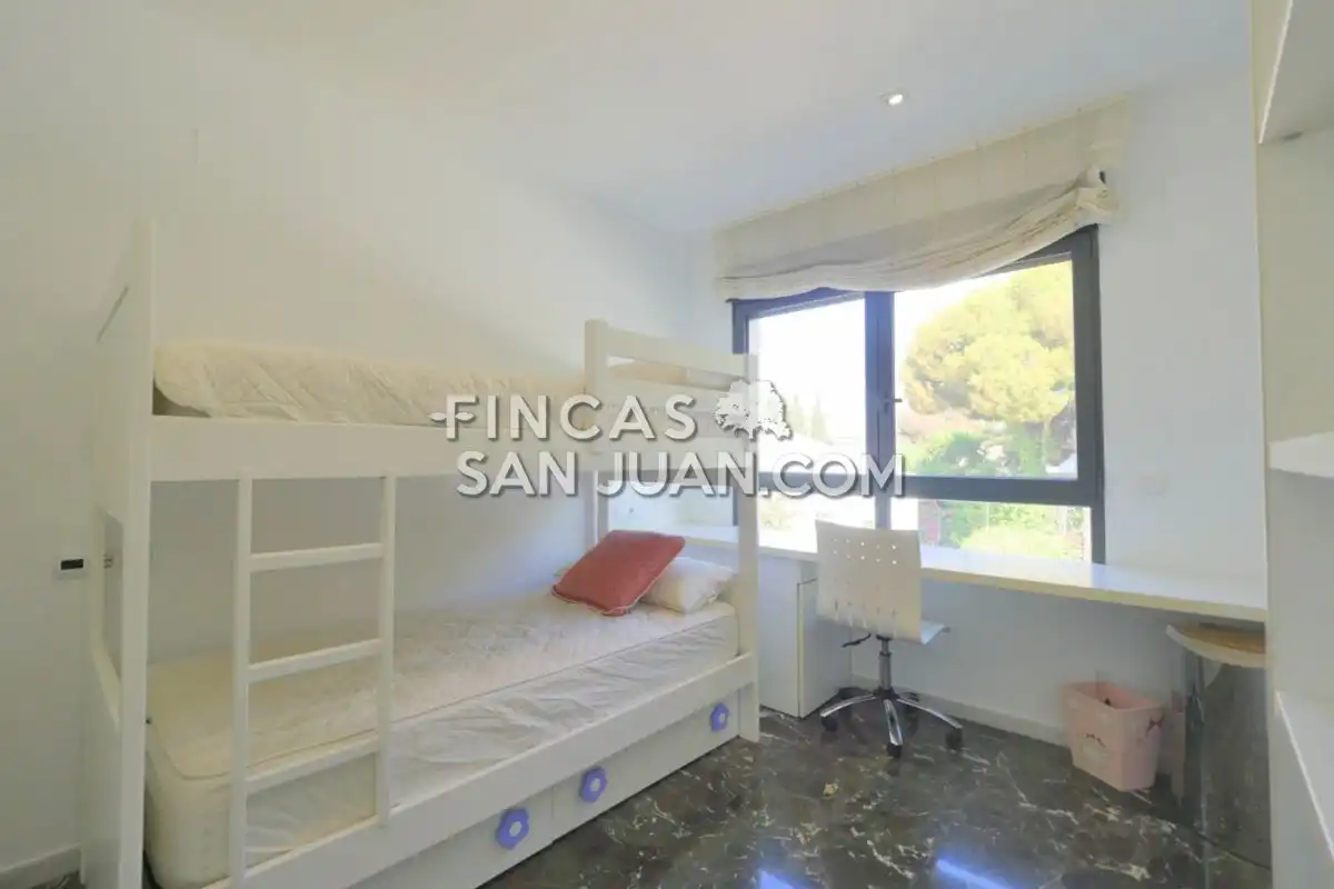 Dormitori de Casa o xalet en venda en Sant Joan d'Alacant amb Aire condicionat, Calefacció i Terrassa