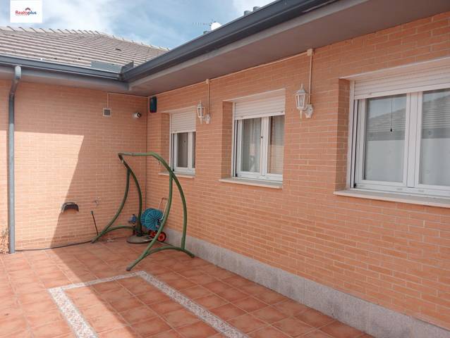 Casa-chalet en Alquiler en Calle del Río Cea en Hervencias Altas - El Pinar