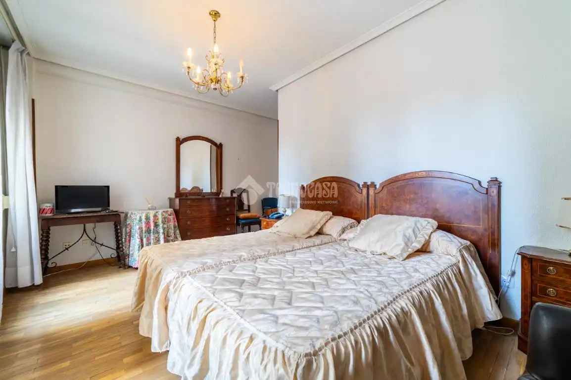 Schlafzimmer von Wohnung zum Verkauf in Madrid mit Parkett