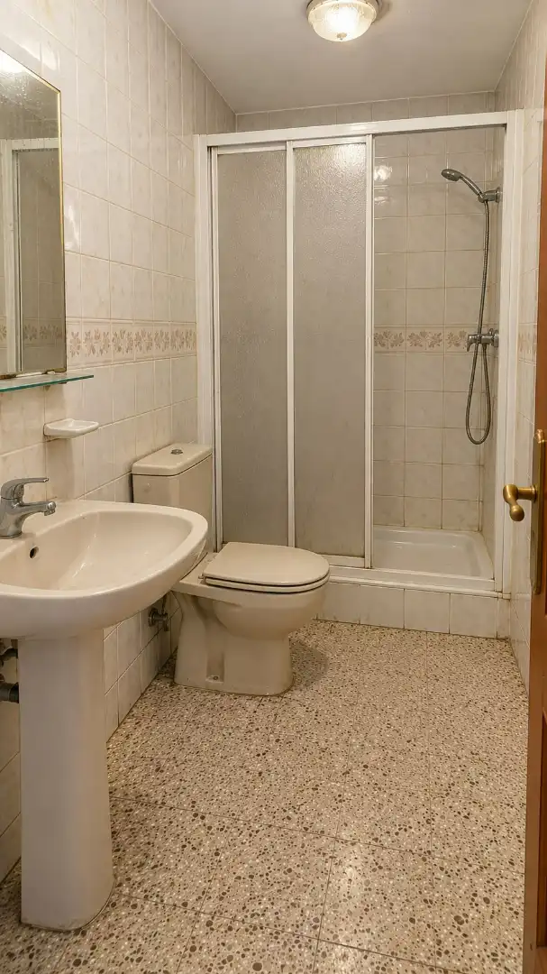 Bathroom of Flat for sale in Cruz de Humilladero