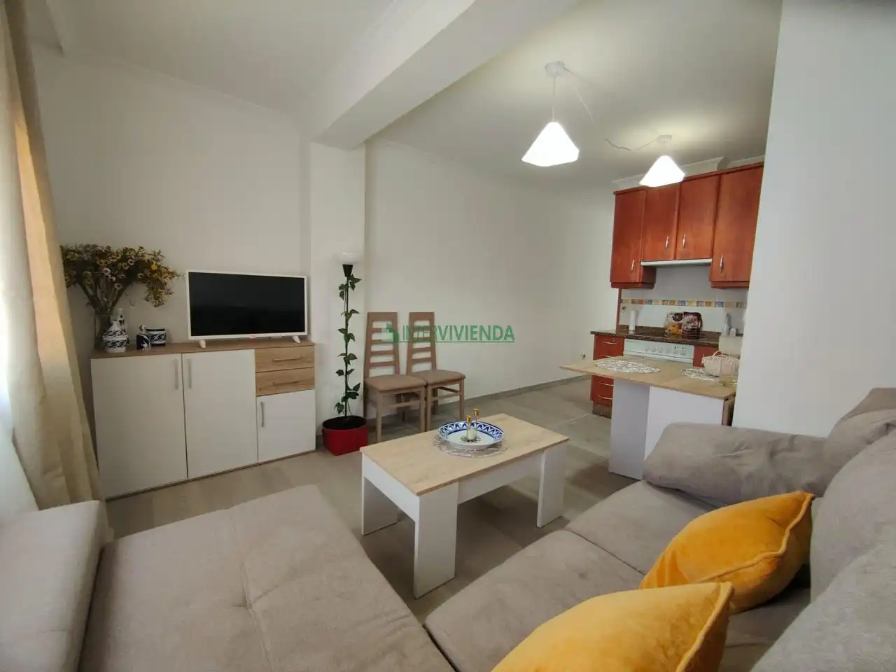 Sala d'estar de Dúplex en venda en Vigo  amb Calefacció i Moblat