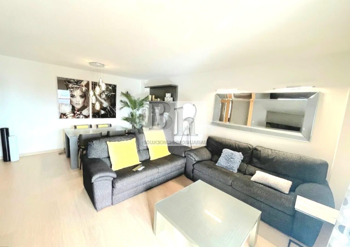 Sala d'estar de Pis en venda en Málaga Capital amb Aire condicionat, Jardí privat i Terrassa
