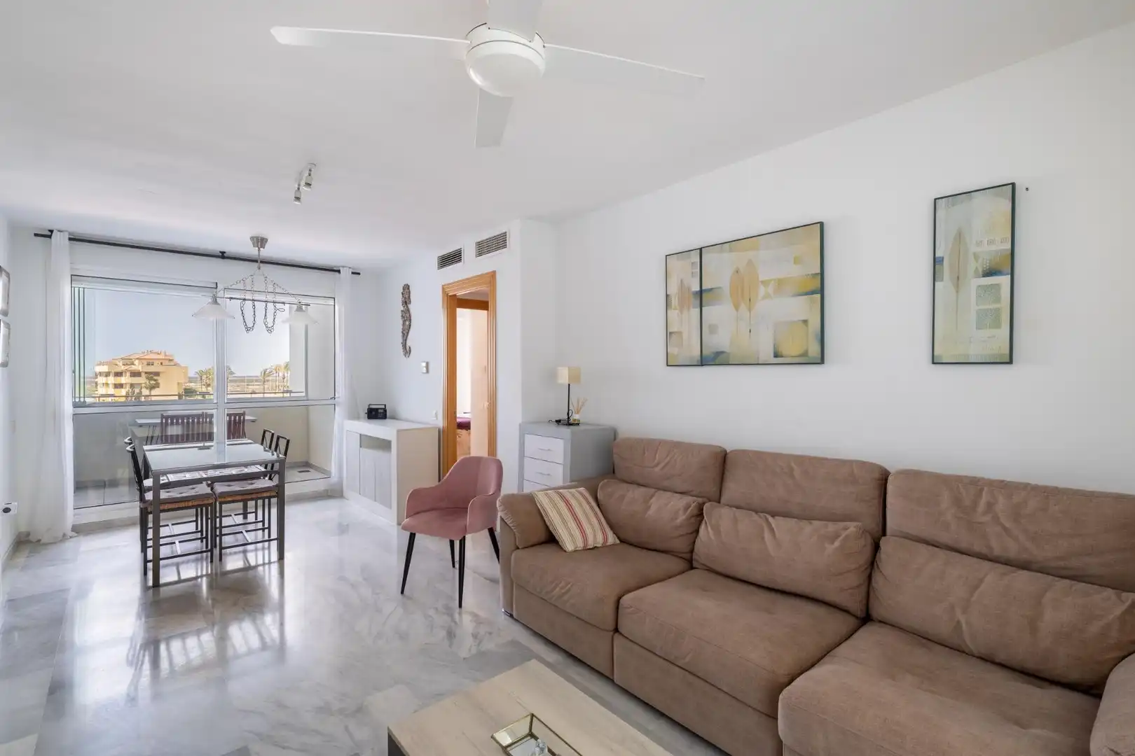 Sala d'estar de Apartament en venda en Roquetas de Mar amb Aire condicionat, Calefacció i Jardí privat