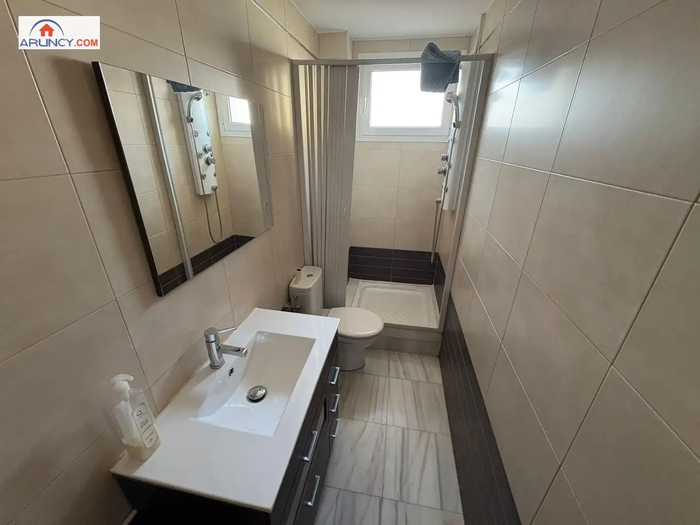 Bathroom of Flat for sale in Sevilla  with Air Conditioner, Terrace and Storage room