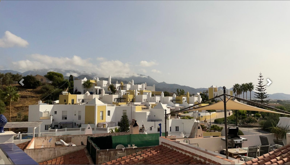 Vista exterior de Casa adosada en venda en Nerja amb Aire condicionat, Calefacció i Terrassa